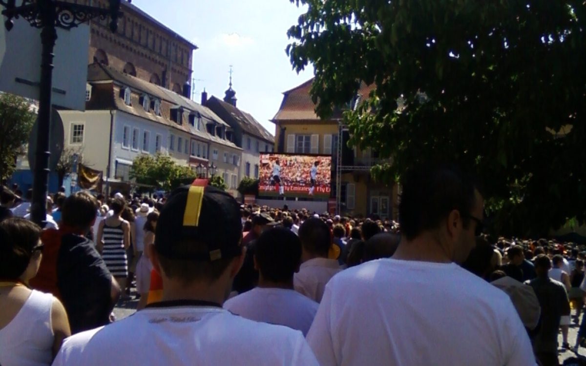 Foto-0294 Beim Public Viewing zählt die Größe der Bildfläche.